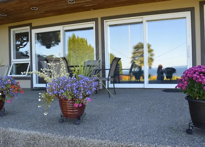 1-Bedroom Seaview Guesthouse On Seattle Luxury Estate With Views Of Olympic Mountains